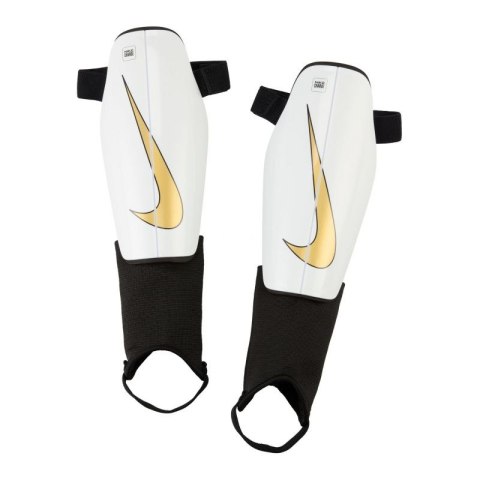 Ochraniacze piłkarskie Nike Charge DX4608-101 Ochraniacze piłkarskie Nike Charge DX4608-101